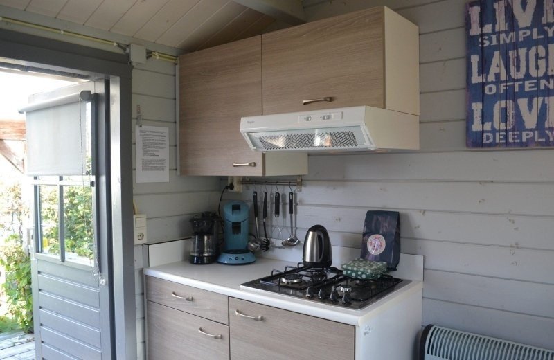 Romantische mini lodge terschelling keuken