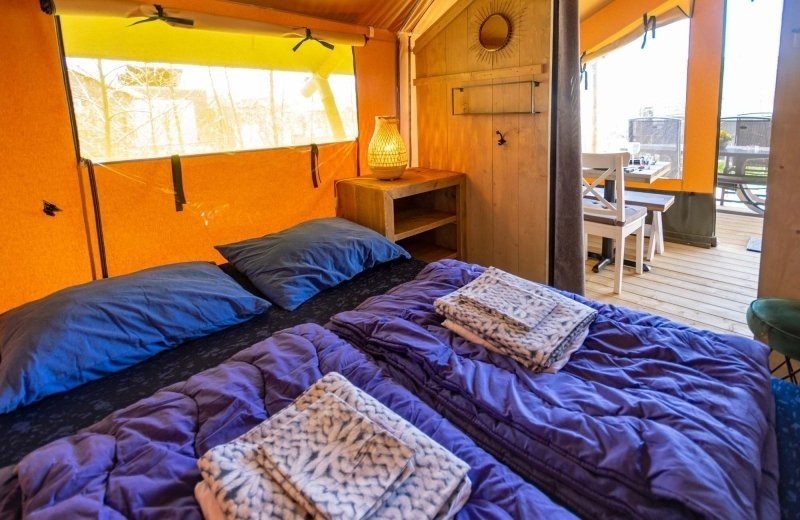 Safaritent compact terschelling bedden