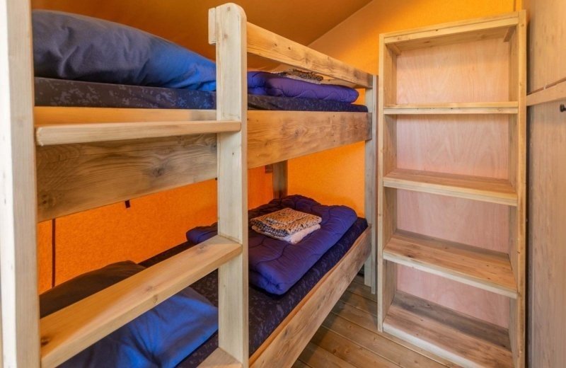 Safaritent compact terschelling stapelbed