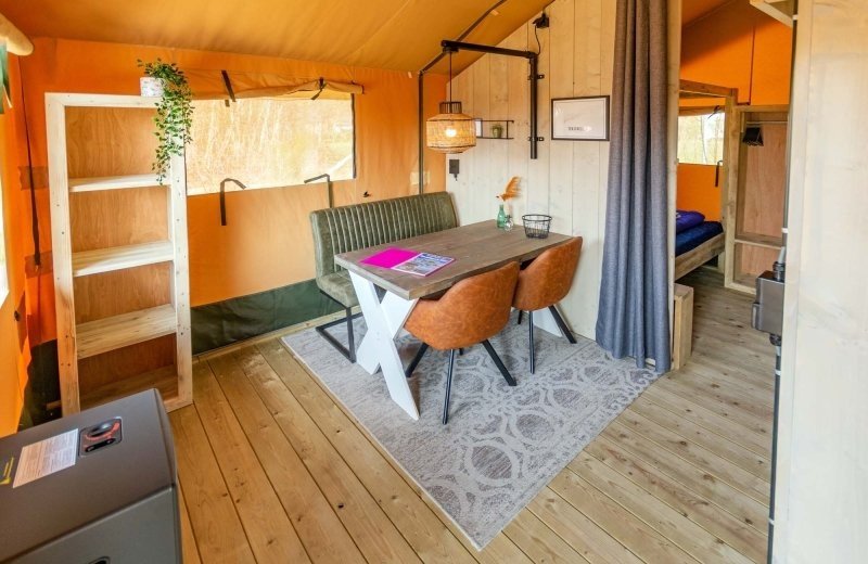 Safaritent met sanitair 10